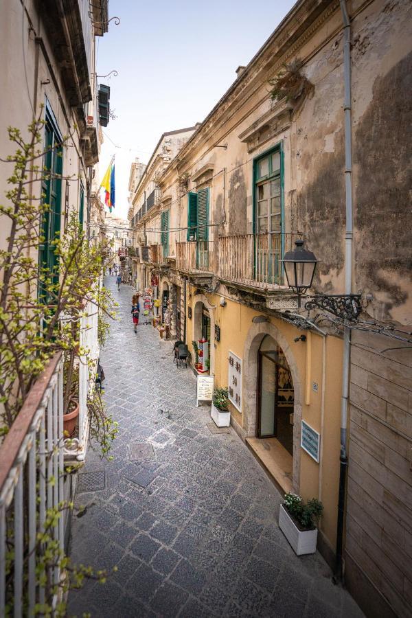 I Tre Balconi Di Via Roma Apartment Szirakúza Kültér fotó